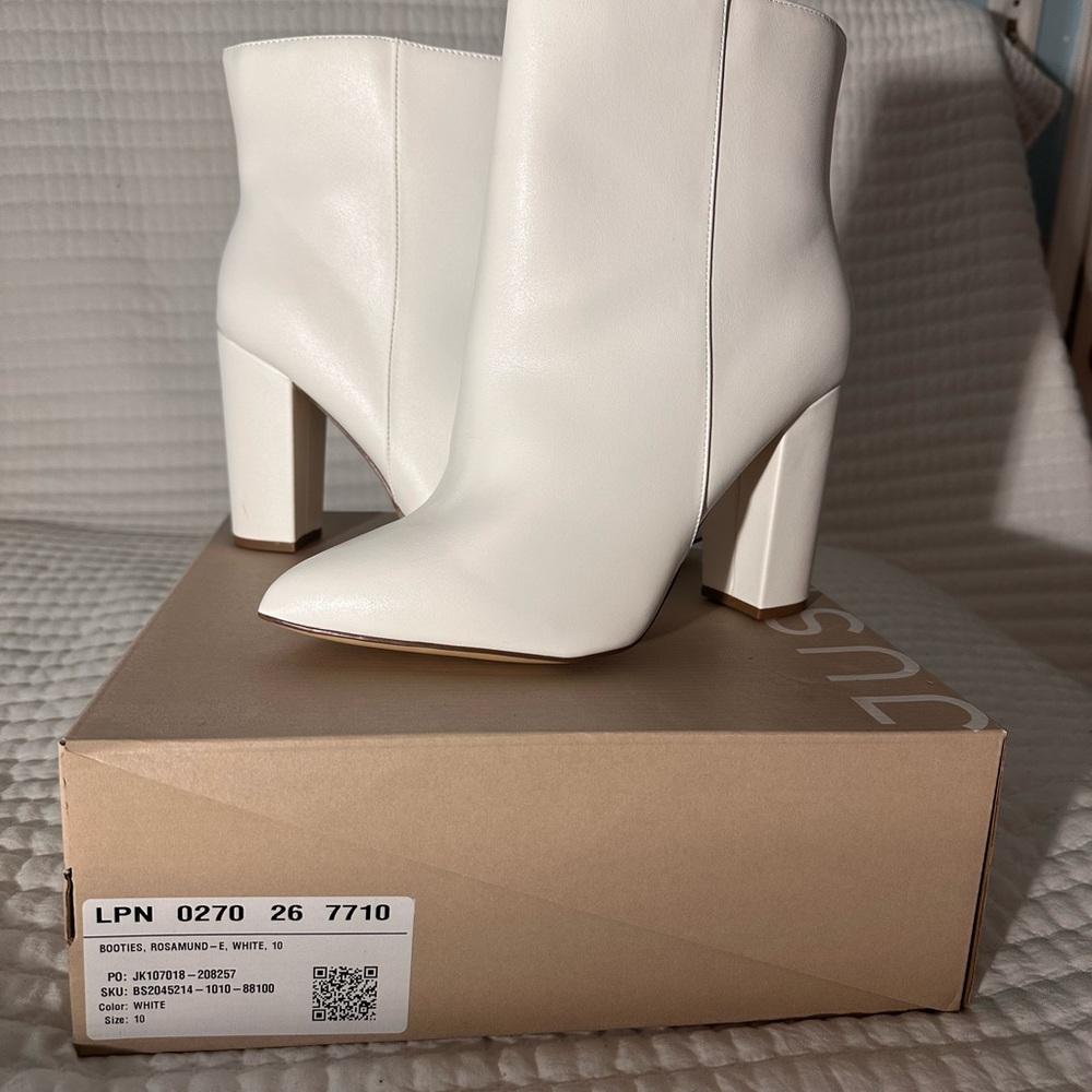 Justfab- white booties
